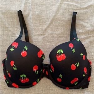 PINK 32DD t-shirt lightly lined bra